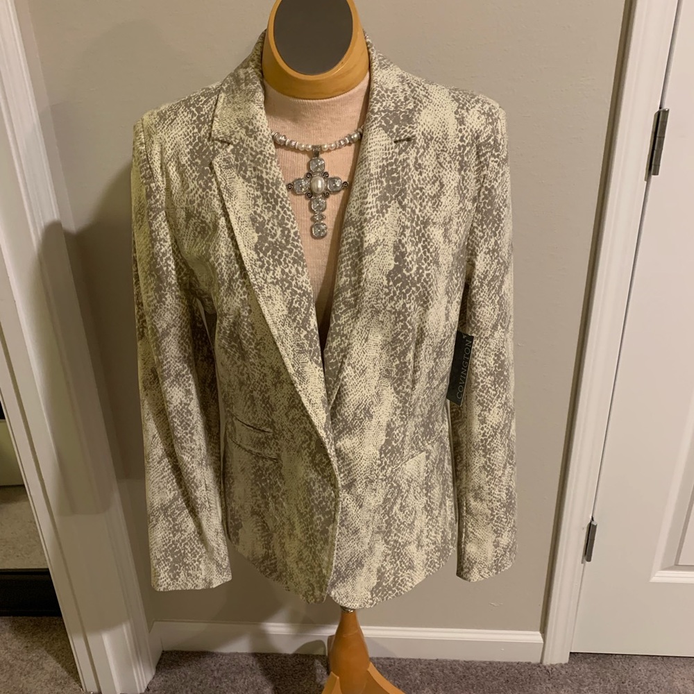 Fun snake print blazer.